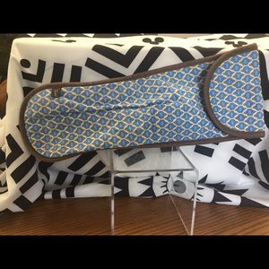 Thirty One Hot Iron Carrier